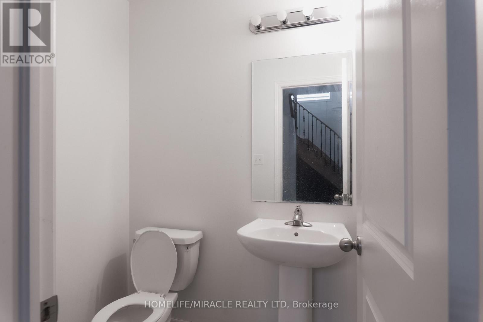 Upper - 3 Bushwood Trail, Brampton, Ontario  L7A 5J7 - Photo 6 - W12650696