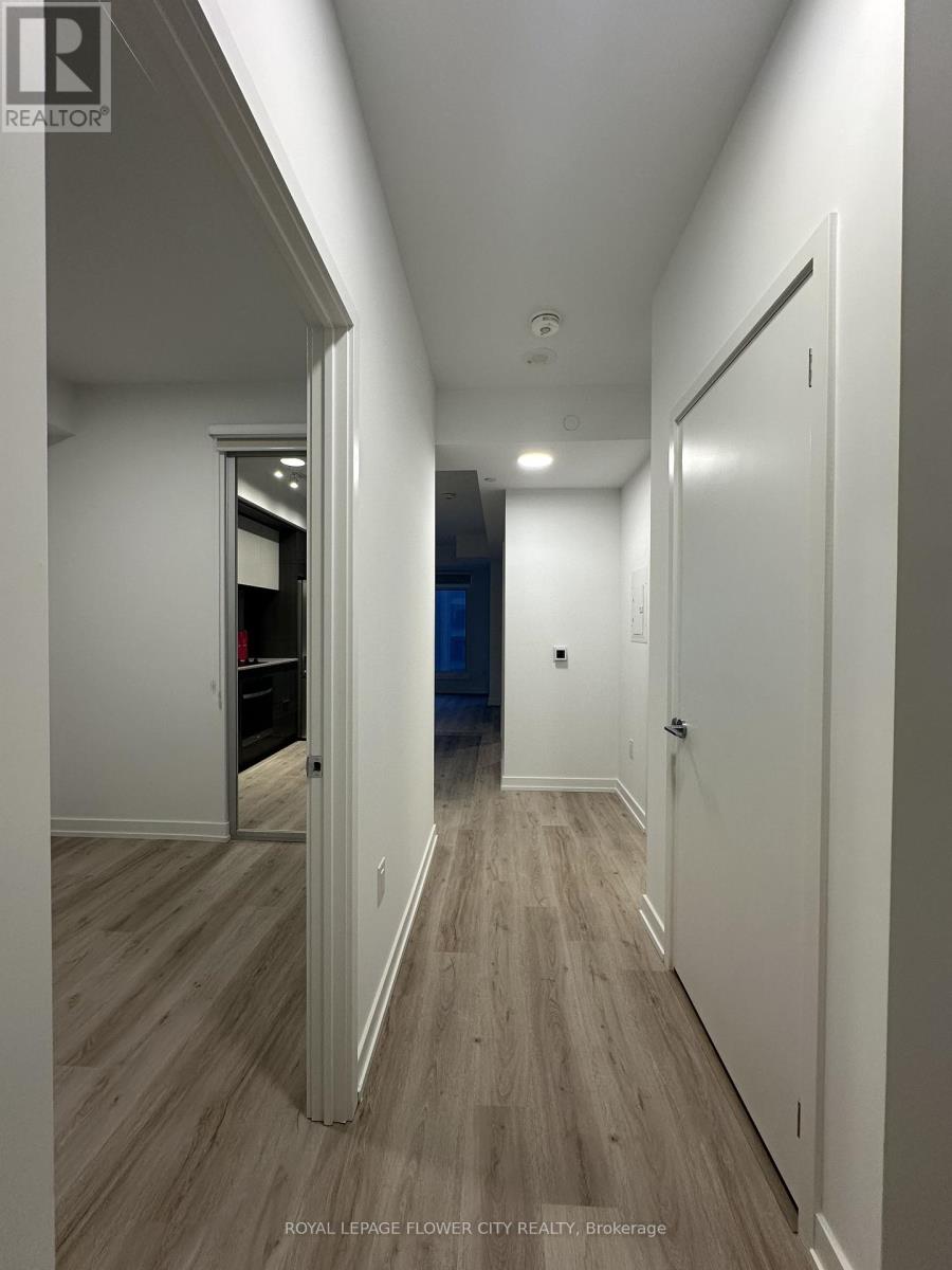 3400 - 395 Square One Drive, Mississauga, Ontario  L5B 0P6 - Photo 2 - W12650738