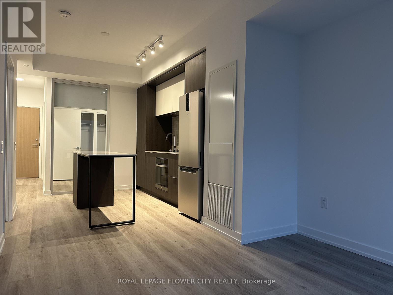 3400 - 395 Square One Drive, Mississauga, Ontario  L5B 0P6 - Photo 6 - W12650738