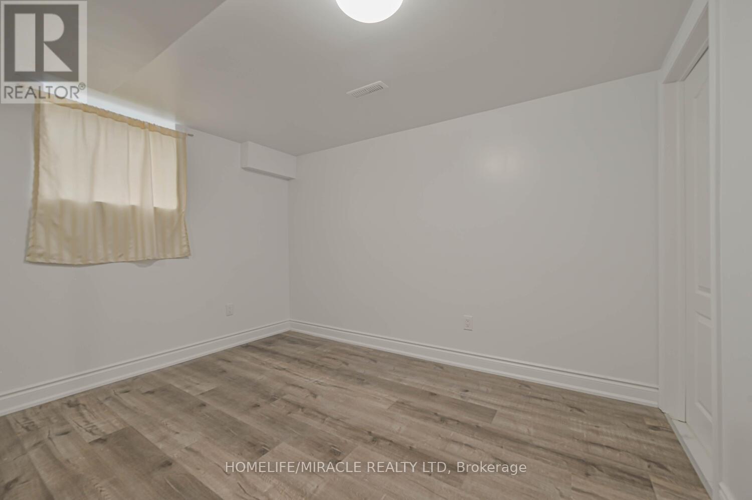 7517 Lully Court, Mississauga, Ontario  L4T 2P2 - Photo 38 - W12645024