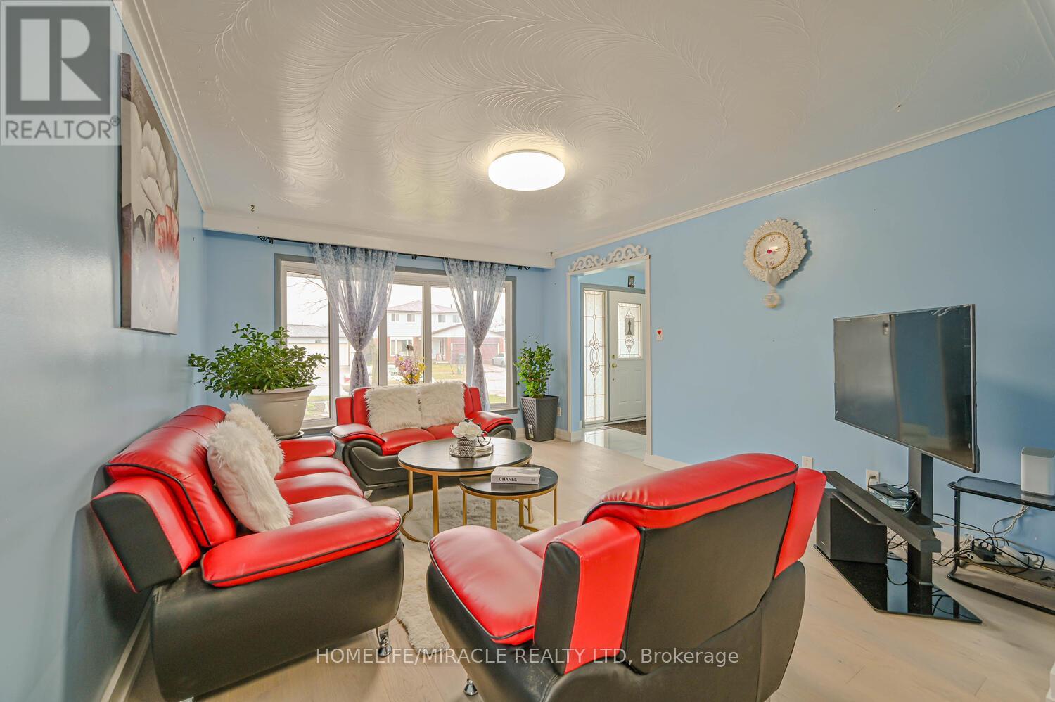 7517 Lully Court, Mississauga, Ontario  L4T 2P2 - Photo 9 - W12645024