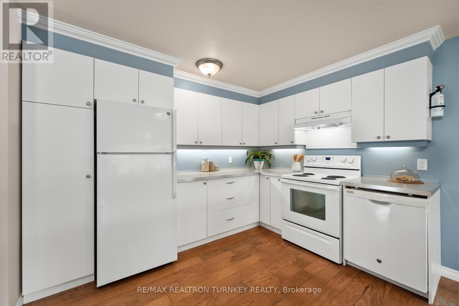 15 North Water Street, Kawartha Lakes, Ontario  K0M 1K0 - Photo 6 - X12261102