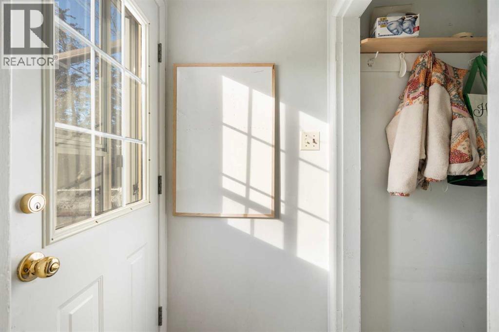 4327 20 Avenue Nw, Calgary, Alberta  T3B 0T4 - Photo 3 - A2259344