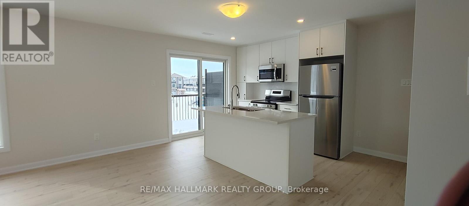 821 Arcadian Private, Ottawa, Ontario  K2T 0R8 - Photo 2 - X12651696