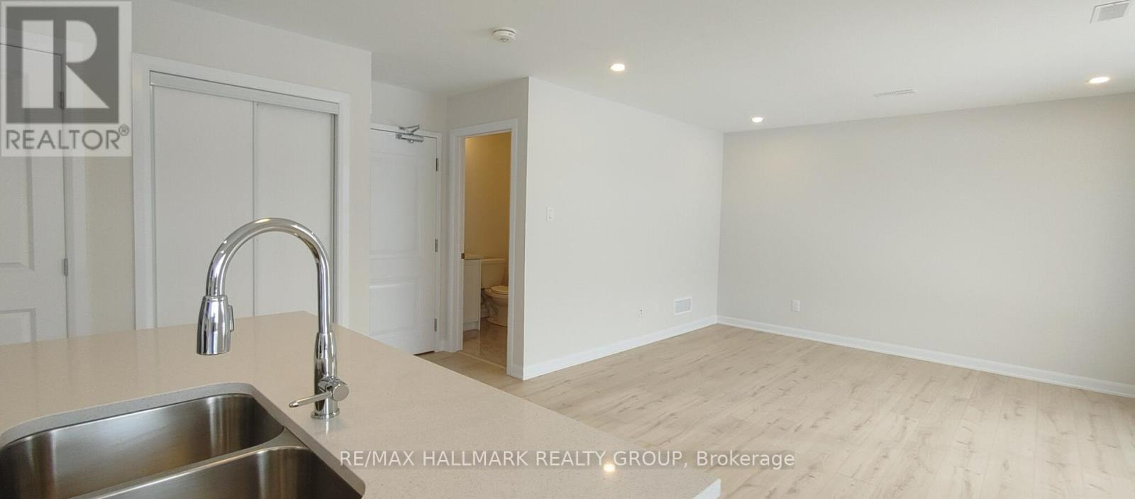 821 Arcadian Private, Ottawa, Ontario  K2T 0R8 - Photo 5 - X12651696