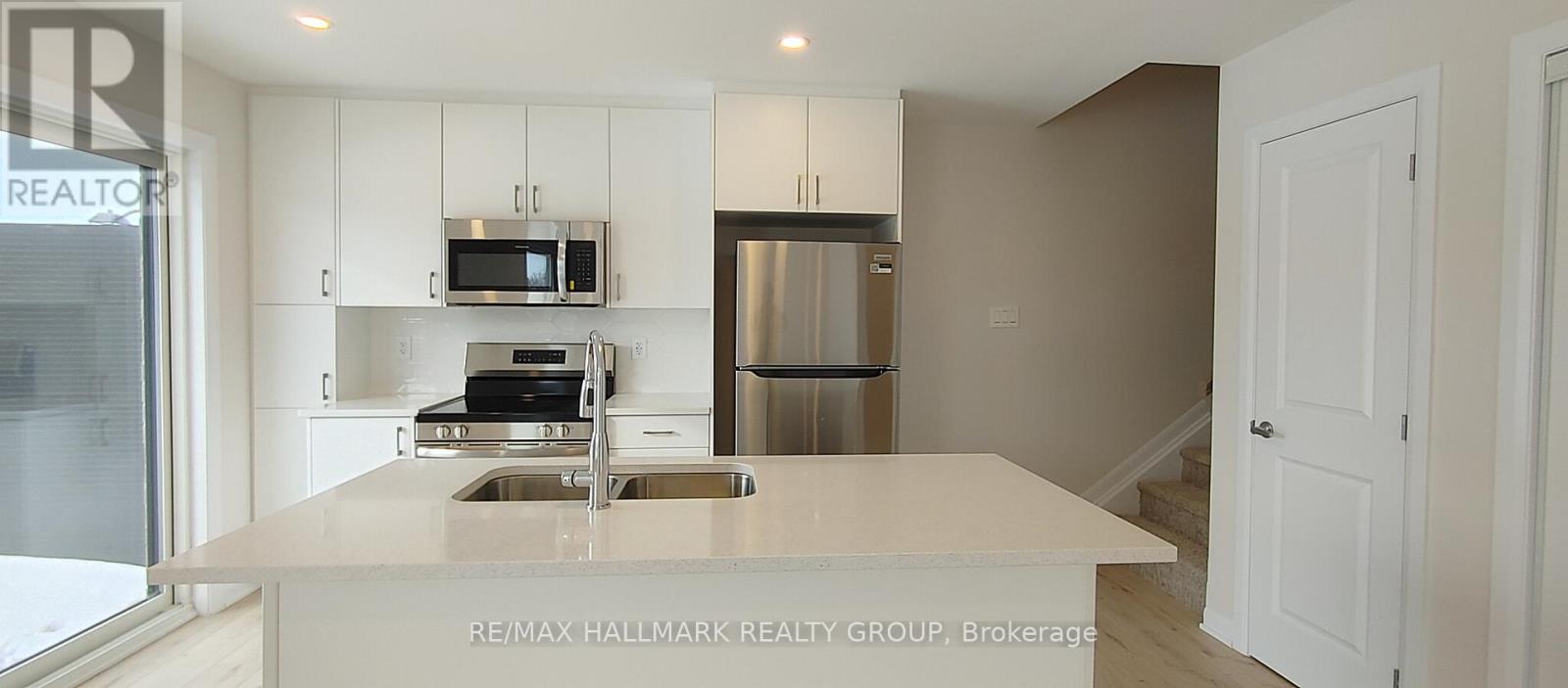 821 Arcadian Private, Ottawa, Ontario  K2T 0R8 - Photo 7 - X12651696