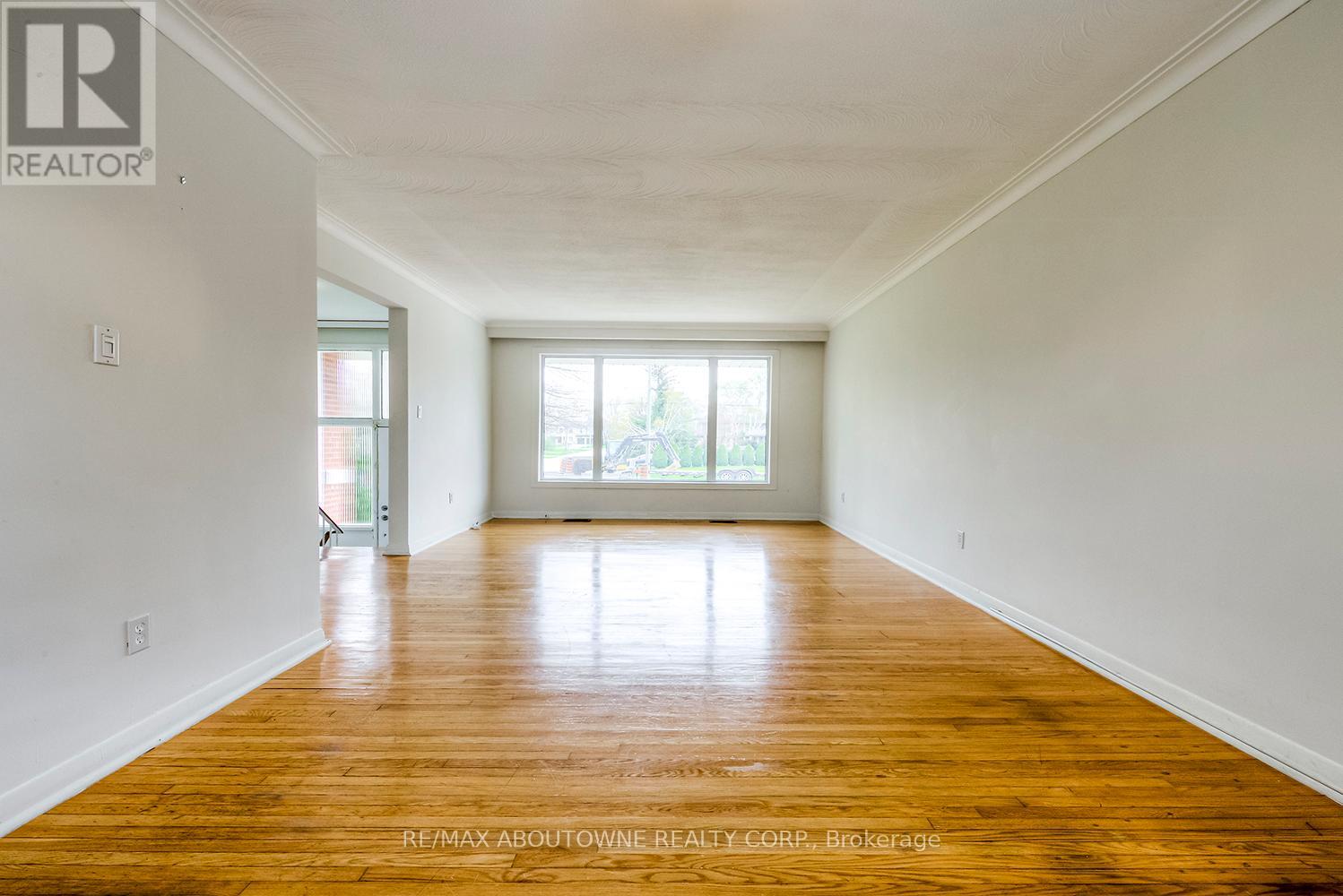 530 Lees Lane, Oakville, Ontario  L6L 4T4 - Photo 10 - W12456429