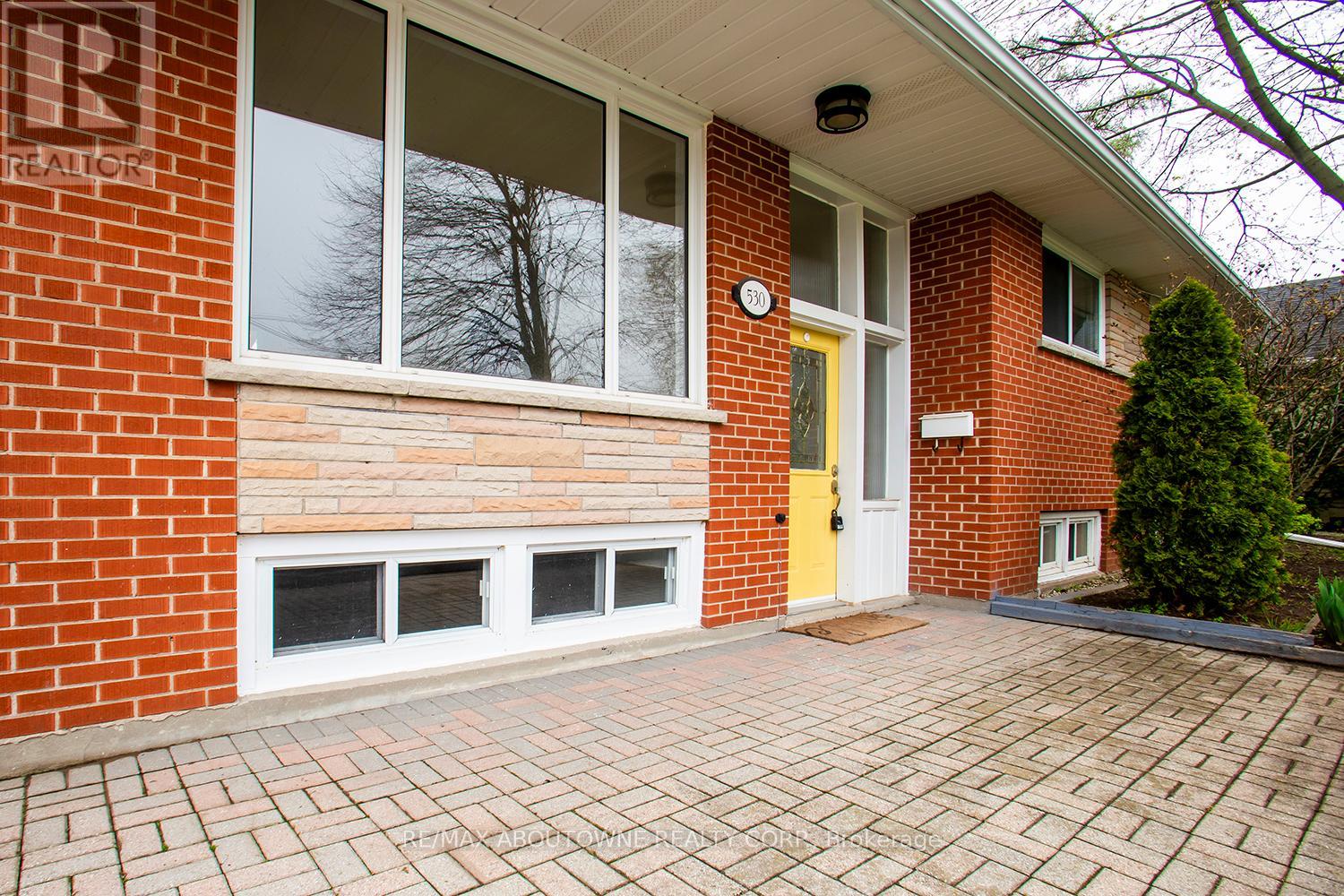 530 Lees Lane, Oakville, Ontario  L6L 4T4 - Photo 2 - W12456429