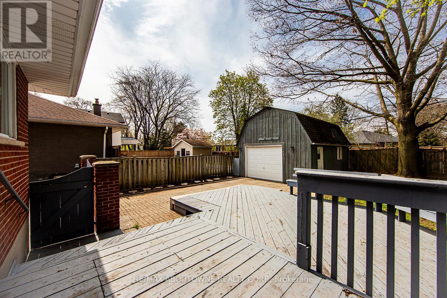 530 Lees Lane, Oakville, Ontario  L6L 4T4 - Photo 27 - W12456429