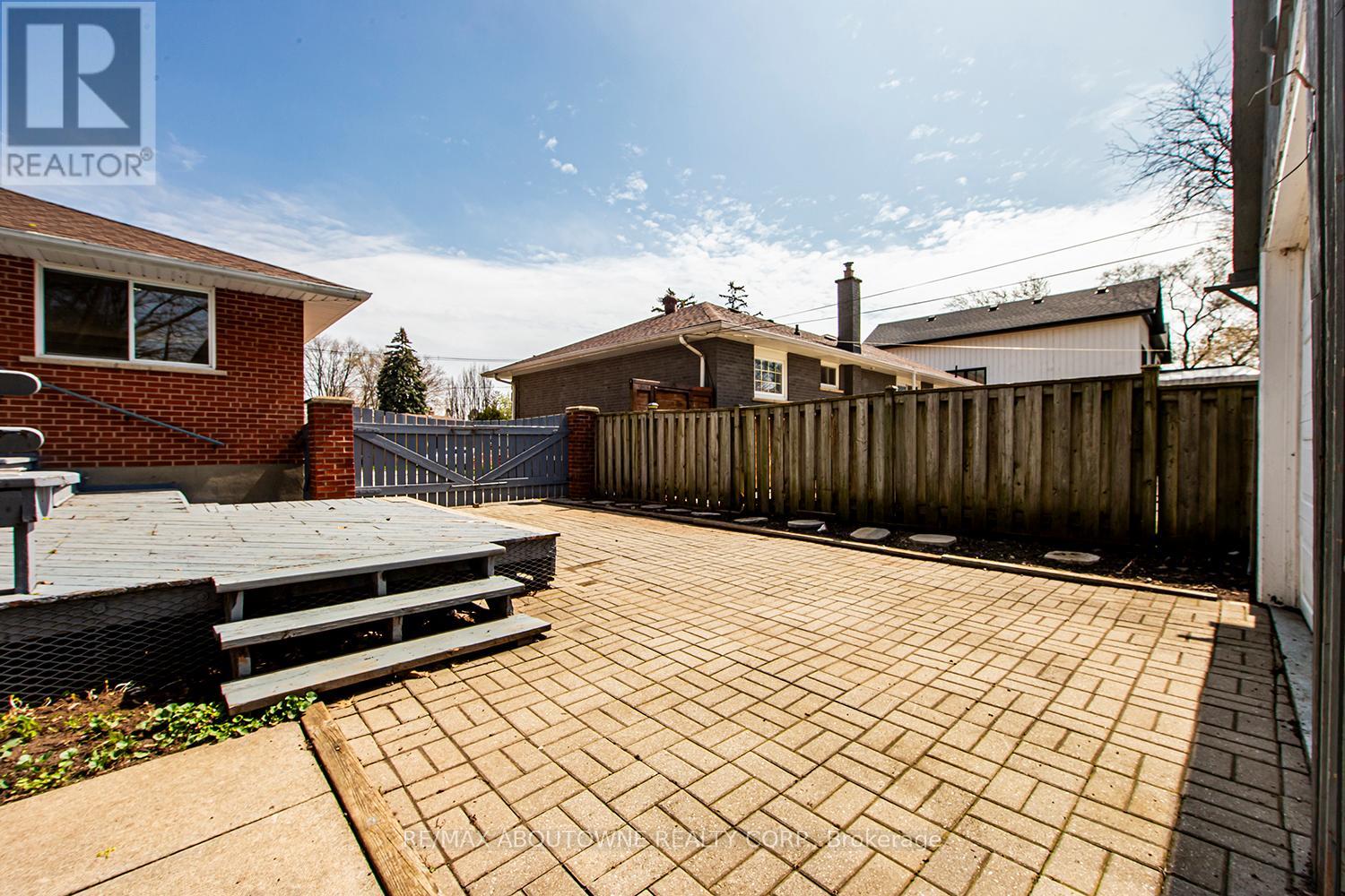 530 Lees Lane, Oakville, Ontario  L6L 4T4 - Photo 32 - W12456429