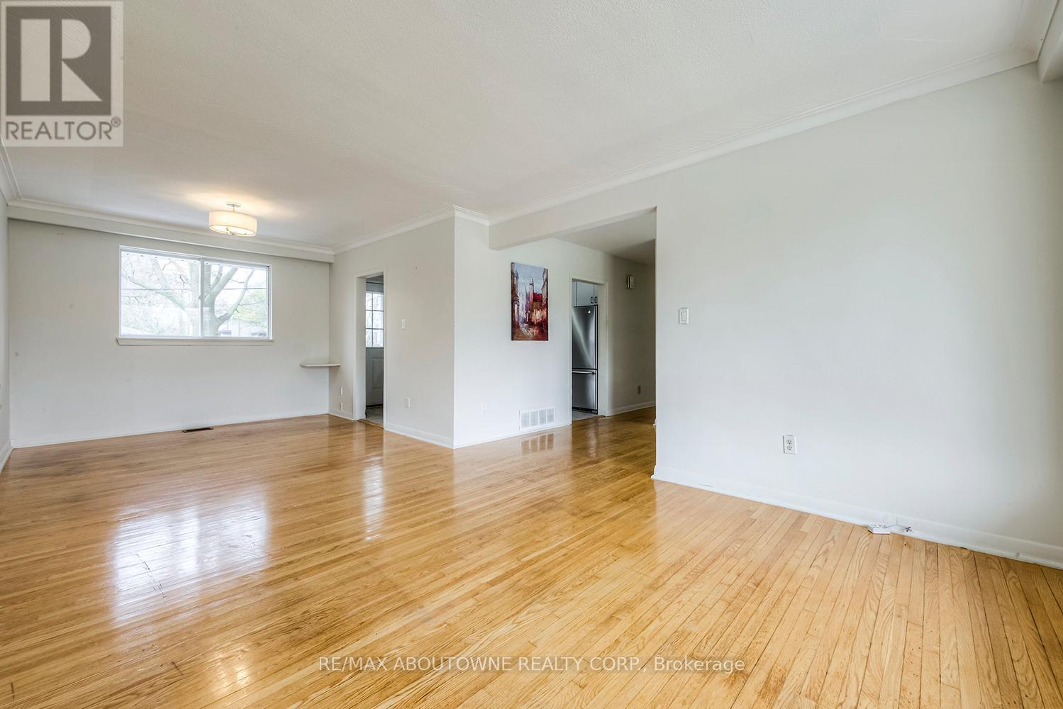 530 Lees Lane, Oakville, Ontario  L6L 4T4 - Photo 7 - W12456429