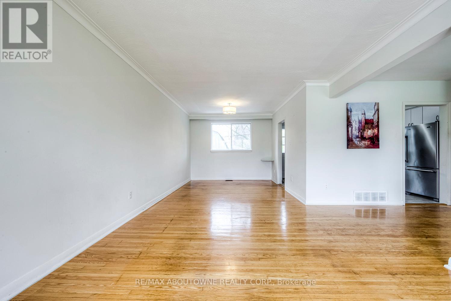 530 Lees Lane, Oakville, Ontario  L6L 4T4 - Photo 6 - W12456429