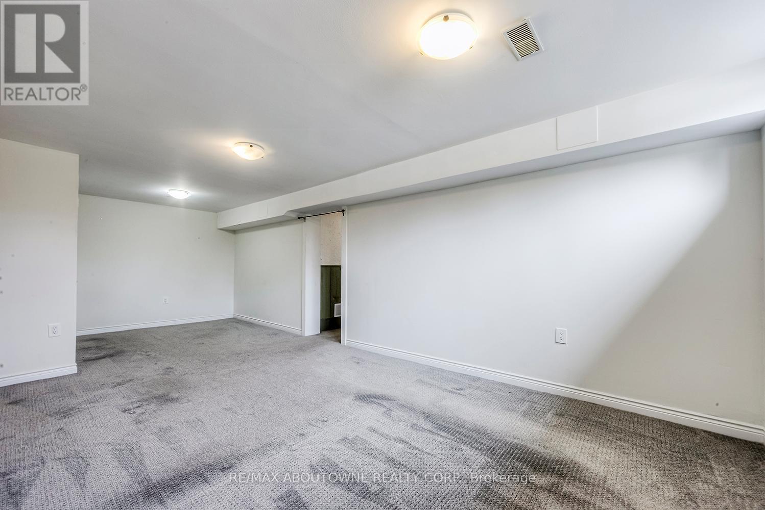 530 Lees Lane, Oakville, Ontario  L6L 4T4 - Photo 20 - W12456429