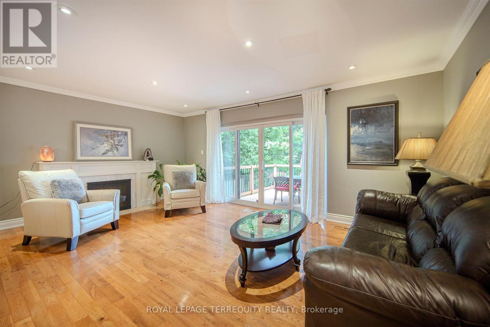 92 Saskatoon Drive, Toronto, Ontario  M9P 2G4 - Photo 13 - W12490210