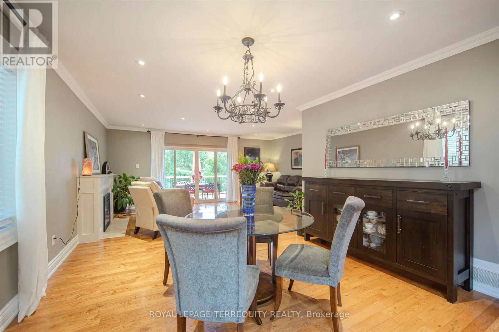 92 Saskatoon Drive, Toronto, Ontario  M9P 2G4 - Photo 17 - W12490210