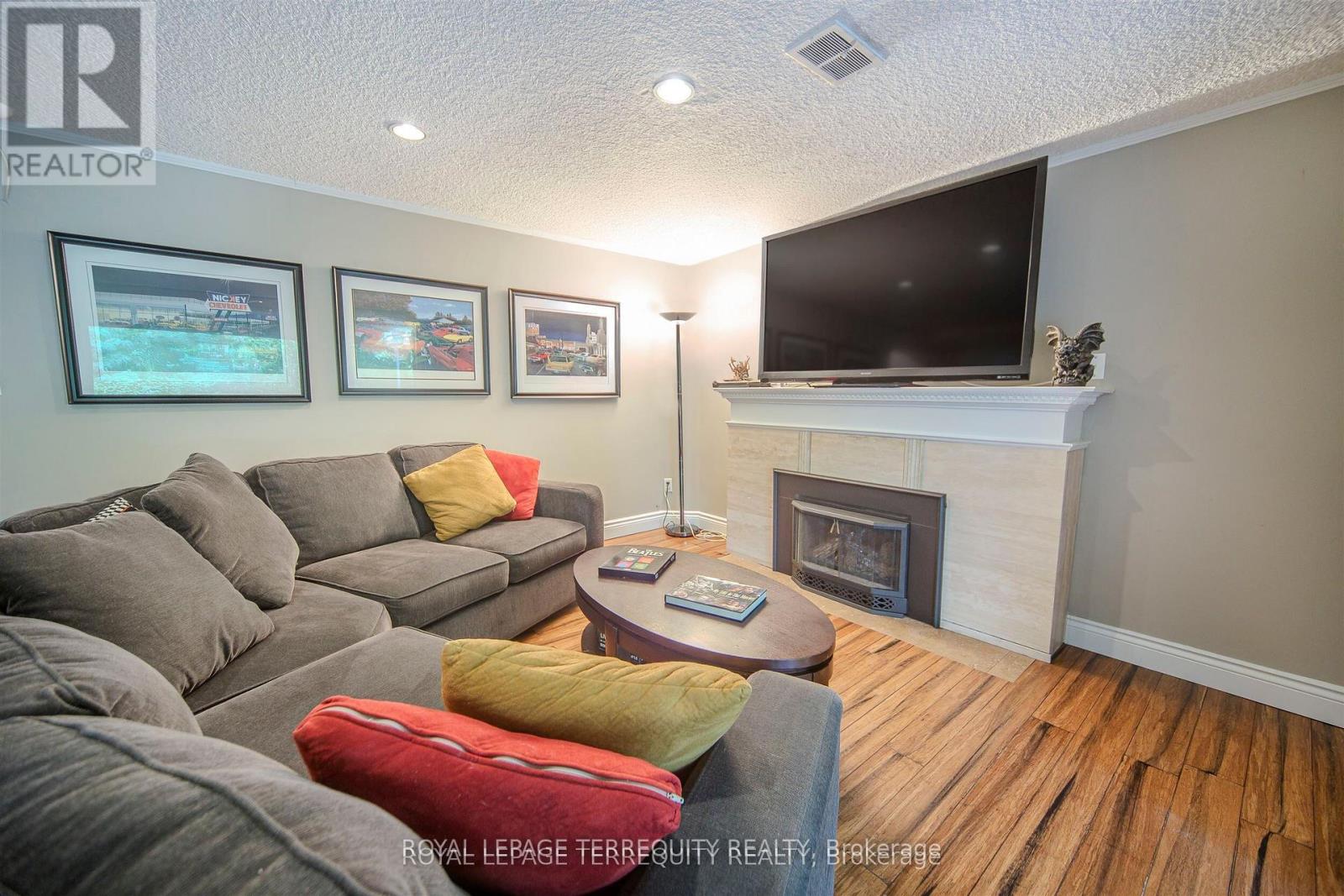 92 Saskatoon Drive, Toronto, Ontario  M9P 2G4 - Photo 31 - W12490210