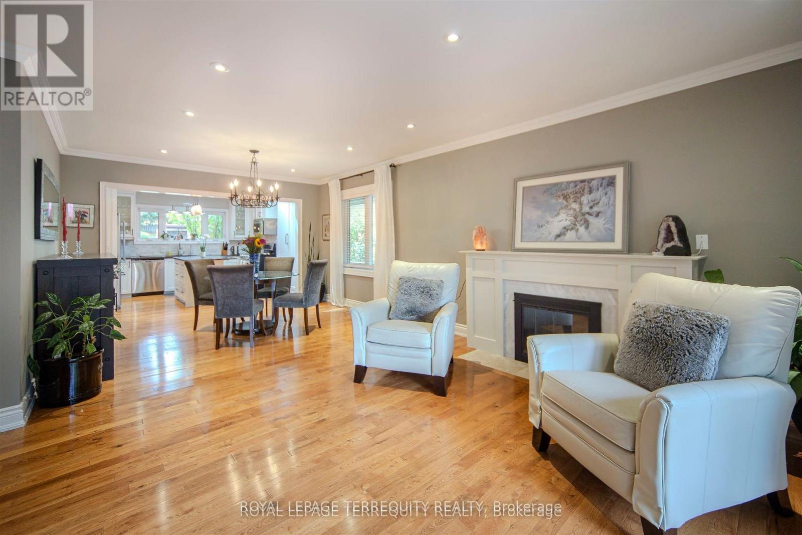 92 Saskatoon Drive, Toronto, Ontario  M9P 2G4 - Photo 14 - W12490210