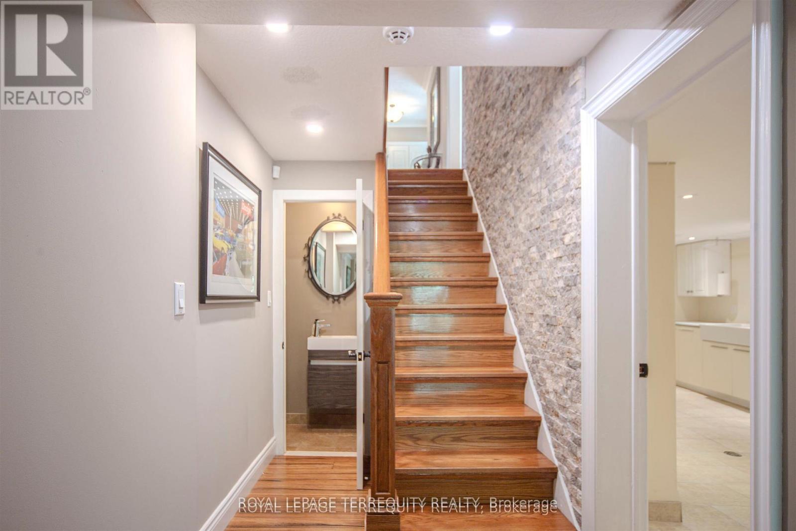 92 Saskatoon Drive, Toronto, Ontario  M9P 2G4 - Photo 30 - W12490210