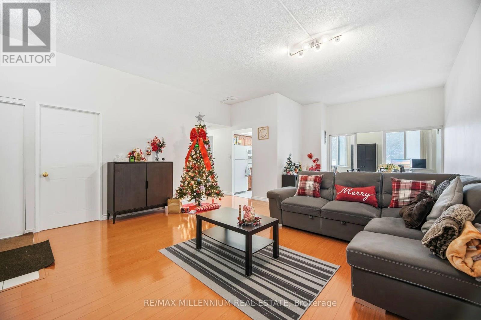 109 - 80 Alton Tower Circle, Toronto, Ontario M1V 5E8 - Photo 10 - E12651762