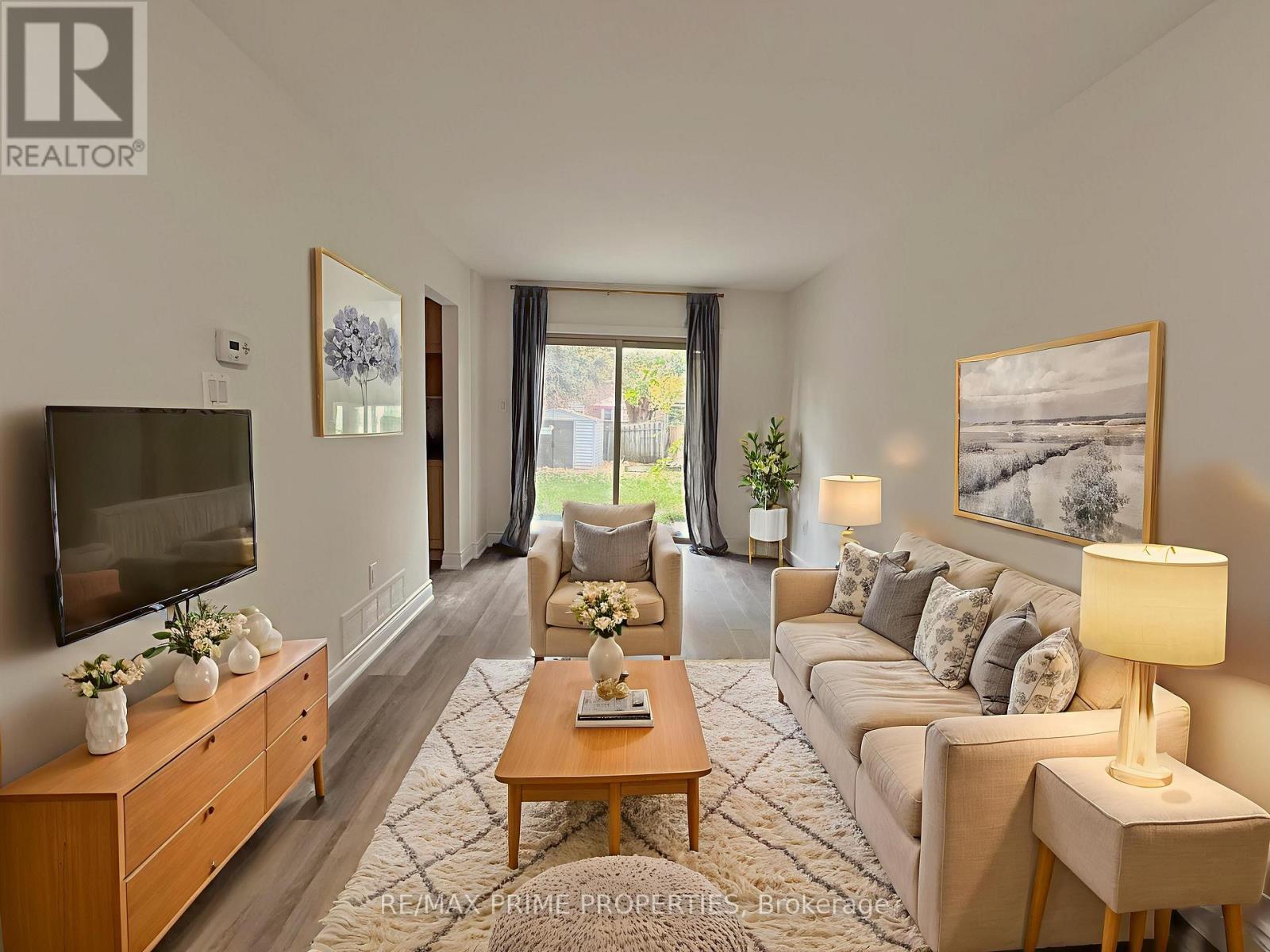 17 Debden Road, Markham, Ontario  L3R 6V6 - Photo 4 - N12651764