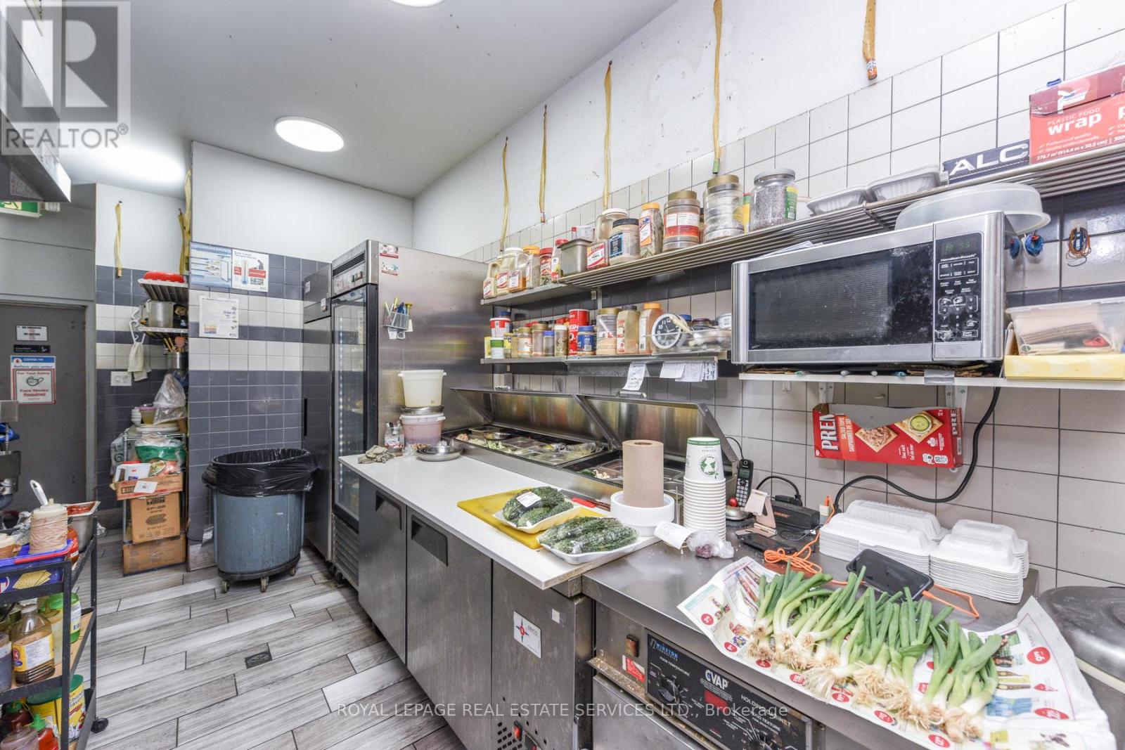 730 Lakeshore Road E, Mississauga, Ontario  L5G 1J6 - Photo 8 - W12651090