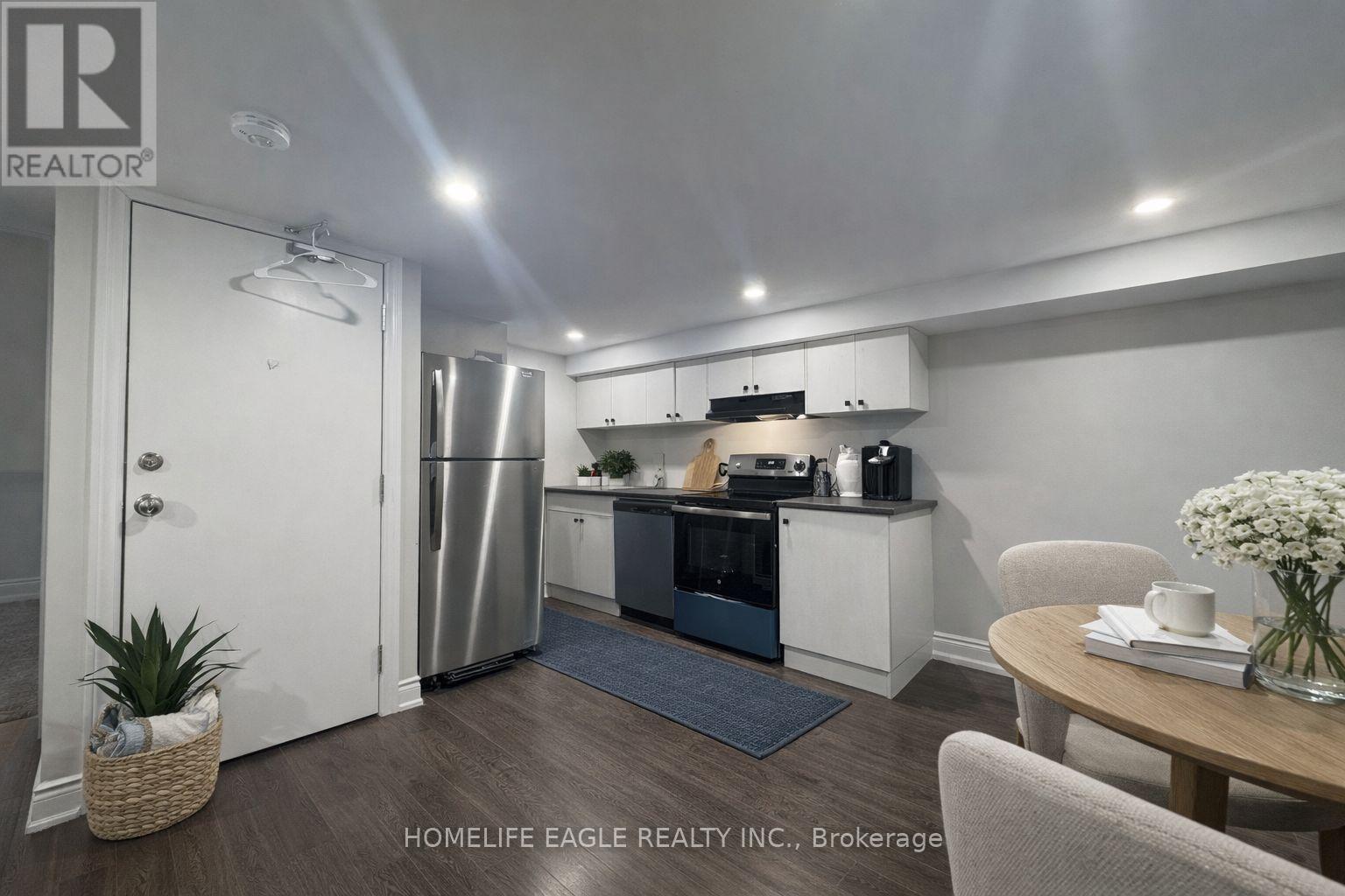 Bsmt - 23 Lindridge Avenue, Brampton, Ontario  L6S 3W7 - Photo 4 - W12651706