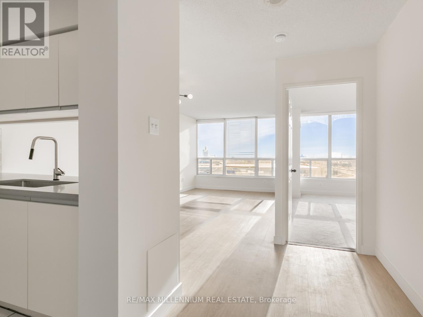 803 - 12 Laurelcrest Street, Brampton, Ontario  L6S 5Y4 - Photo 10 - W12651712