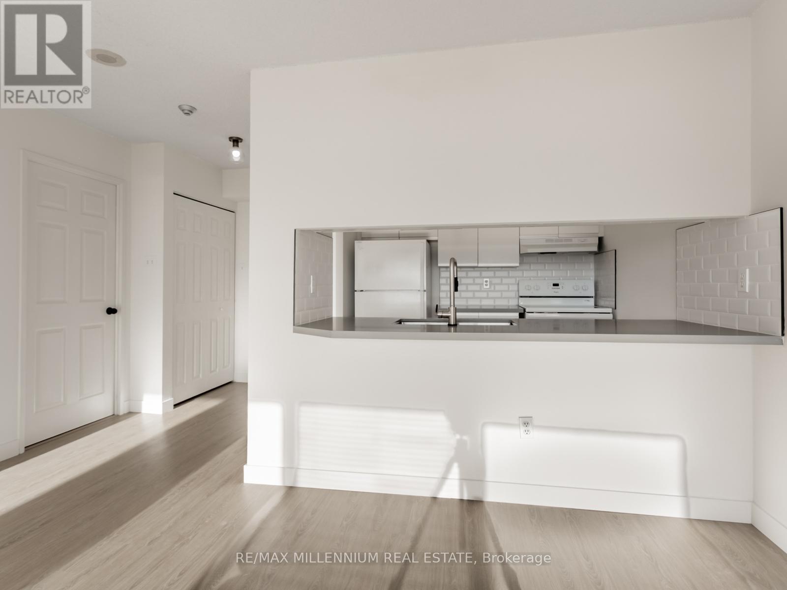 803 - 12 Laurelcrest Street, Brampton, Ontario  L6S 5Y4 - Photo 12 - W12651712