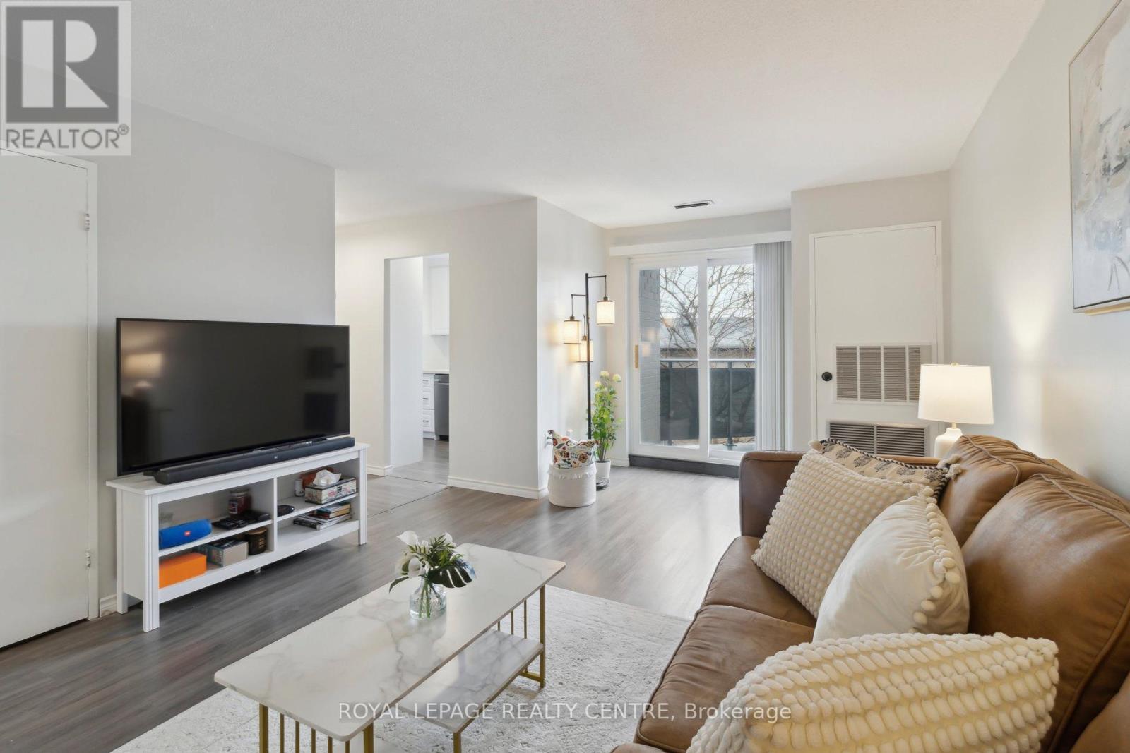 214 - 2001 Bonnymede Drive, Mississauga, Ontario  L5J 4H8 - Photo 4 - W12651738