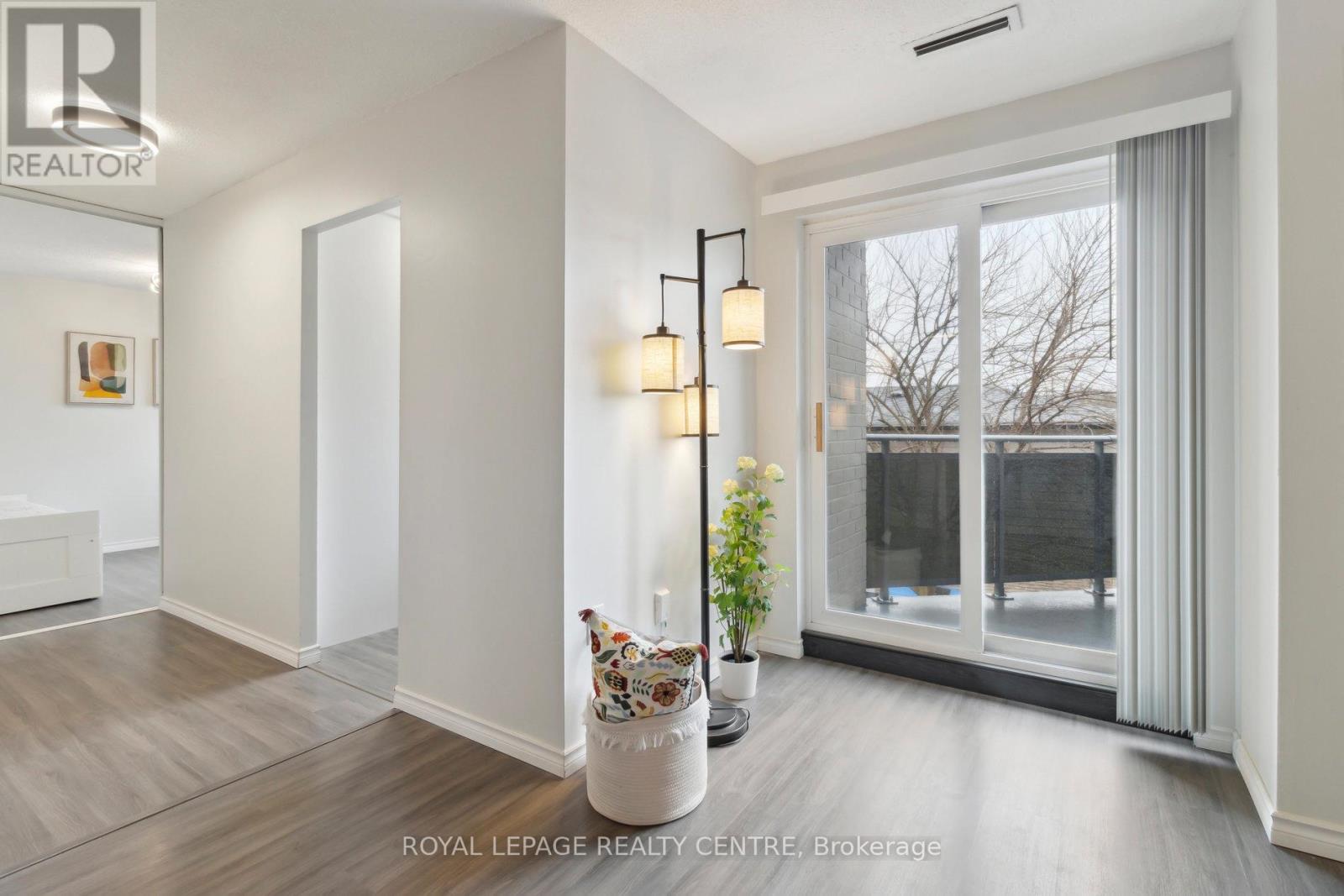 214 - 2001 Bonnymede Drive, Mississauga, Ontario  L5J 4H8 - Photo 9 - W12651738