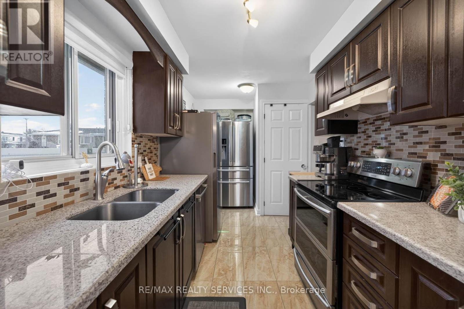 85 Bruce Beer Drive, Brampton, Ontario  L6V 2Z7 - Photo 12 - W12651744