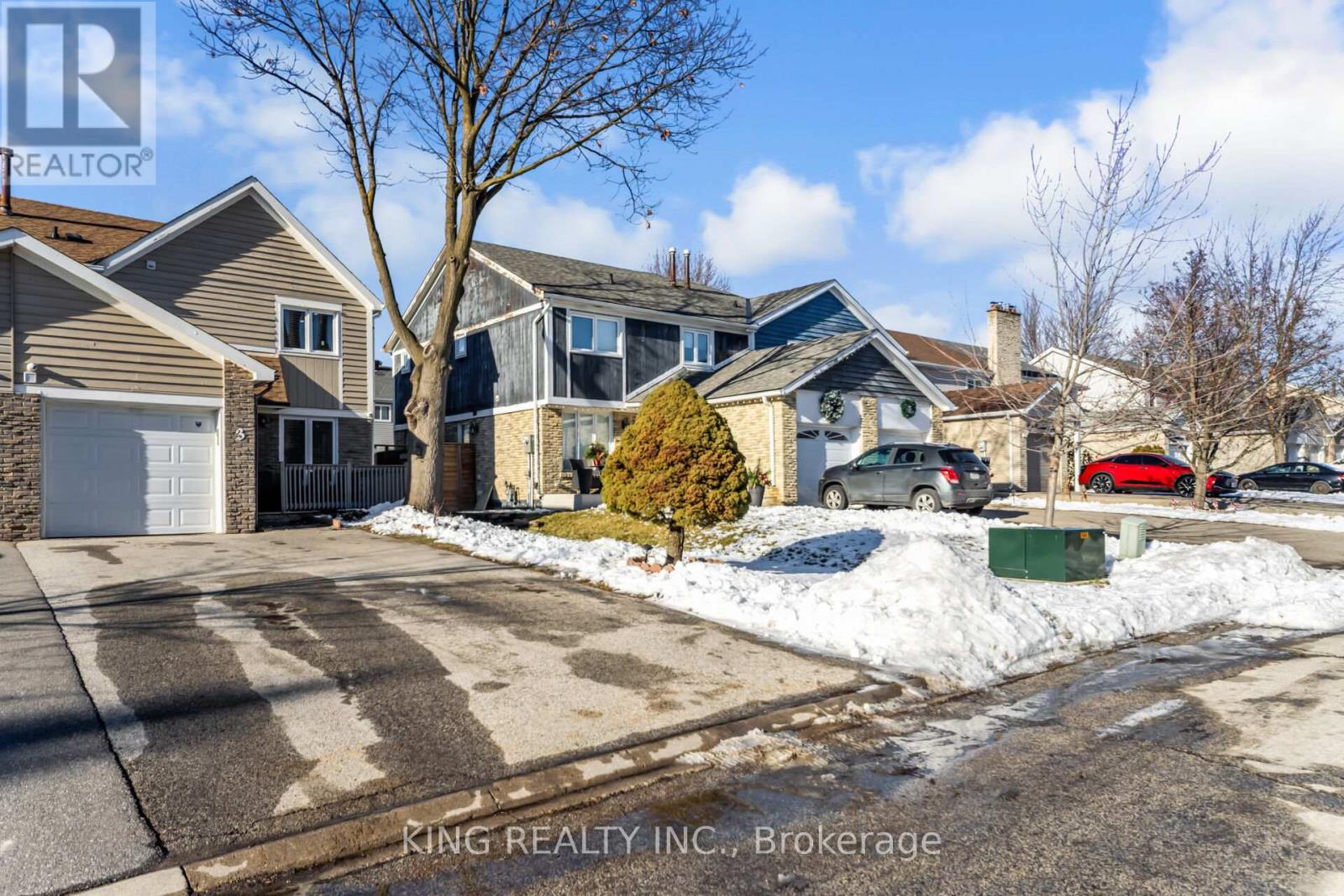 3 Nottawasaga Crescent, Brampton, Ontario  L6Z 1B8 - Photo 2 - W12651748