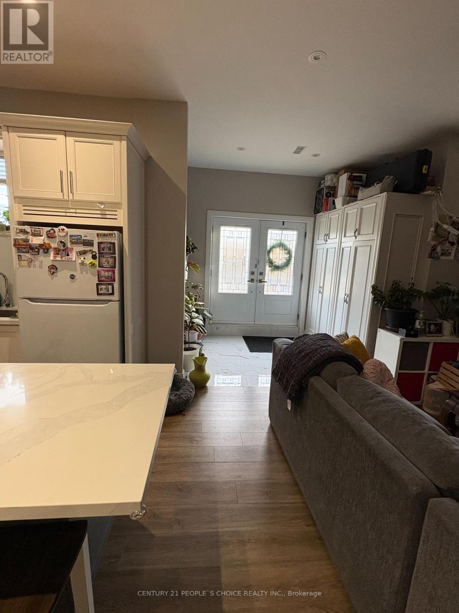 171 Cornelius Parkway, Toronto, Ontario  M6L 2K8 - Photo 4 - W12651768