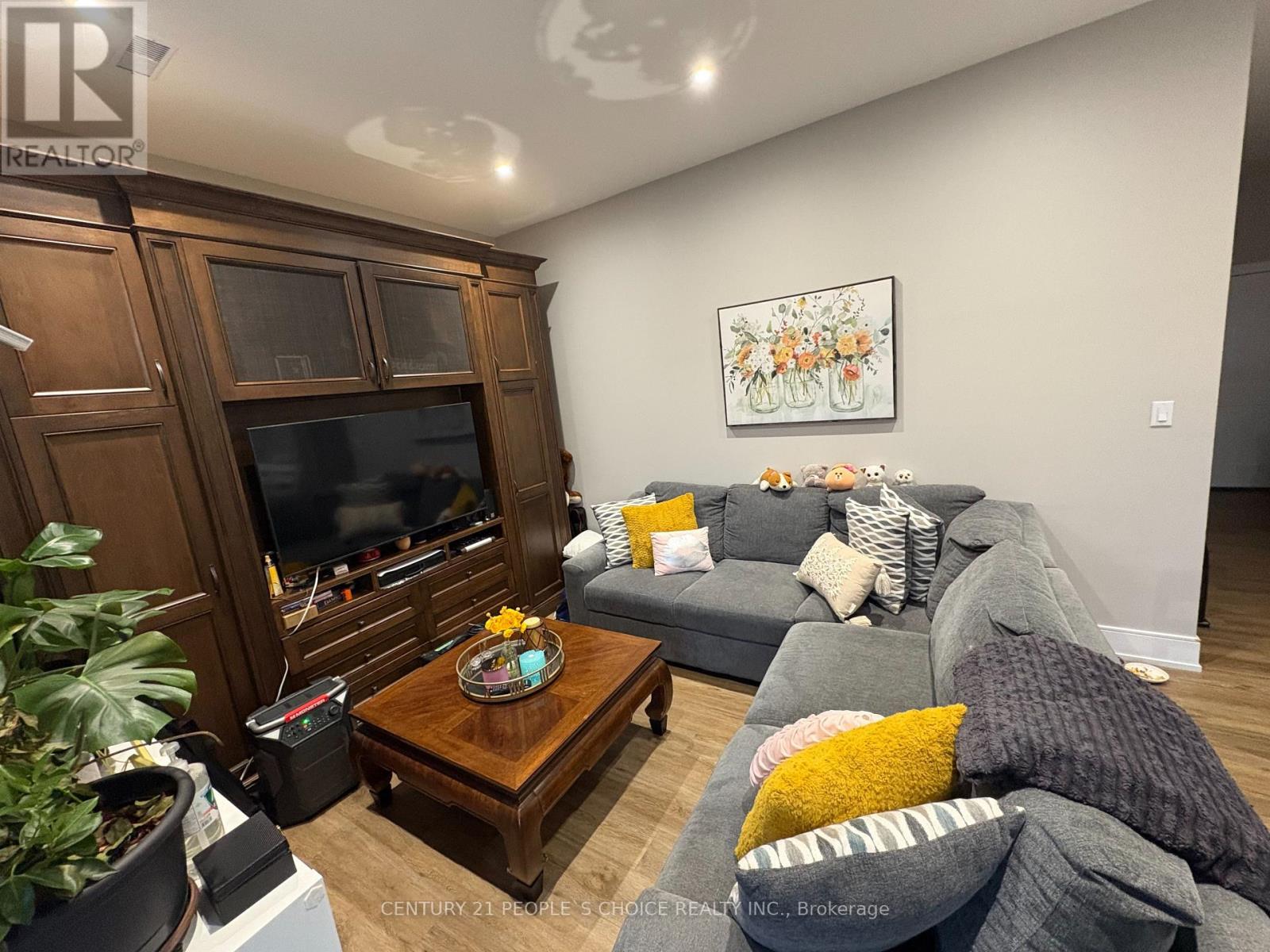 171 Cornelius Parkway, Toronto, Ontario  M6L 2K8 - Photo 6 - W12651768