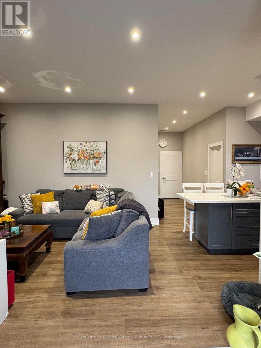 171 Cornelius Parkway, Toronto, Ontario  M6L 2K8 - Photo 7 - W12651768