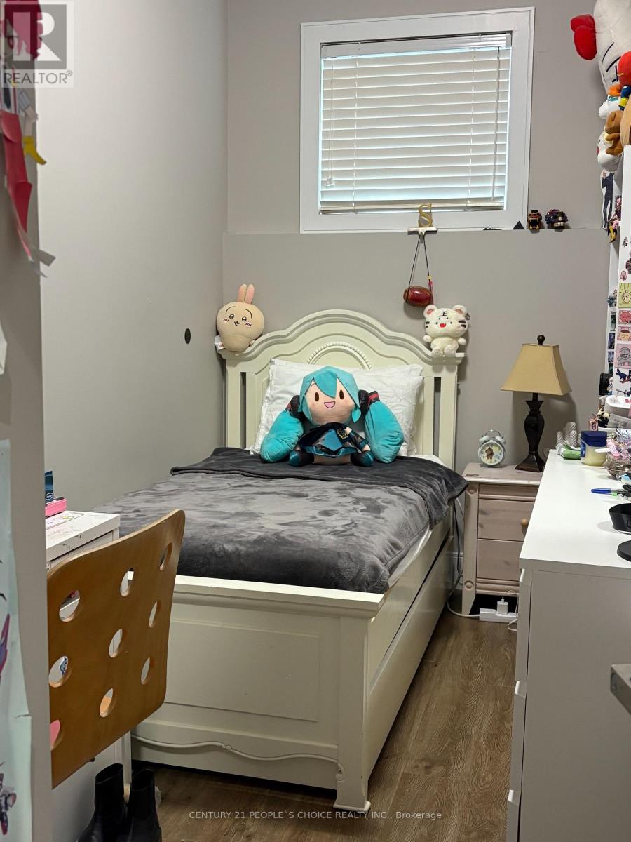 171 Cornelius Parkway, Toronto, Ontario  M6L 2K8 - Photo 8 - W12651768