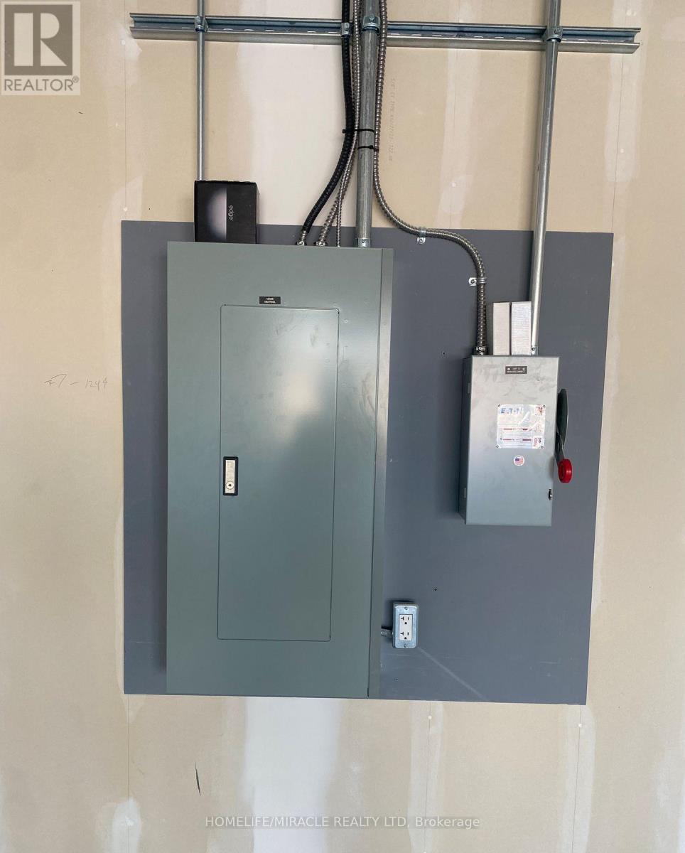 12 - 561 York Road, Guelph, Ontario  M1E 3J3 - Photo 4 - X12651714