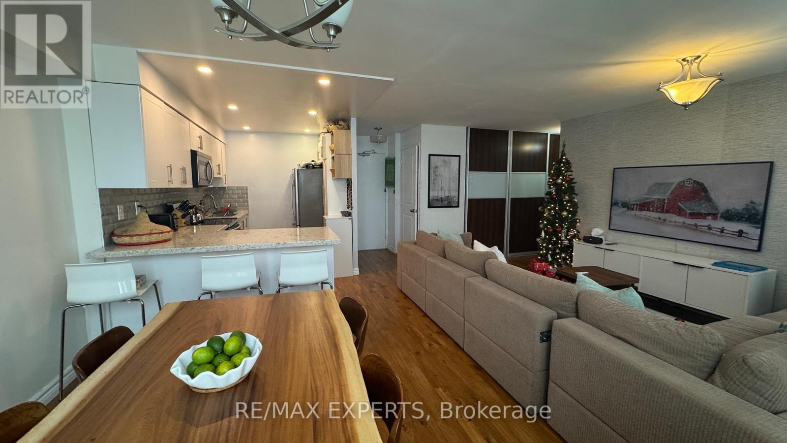 1002 - 100 Lotherton Pathway, Toronto, Ontario  M6B 2G8 - Photo 2 - W12634020