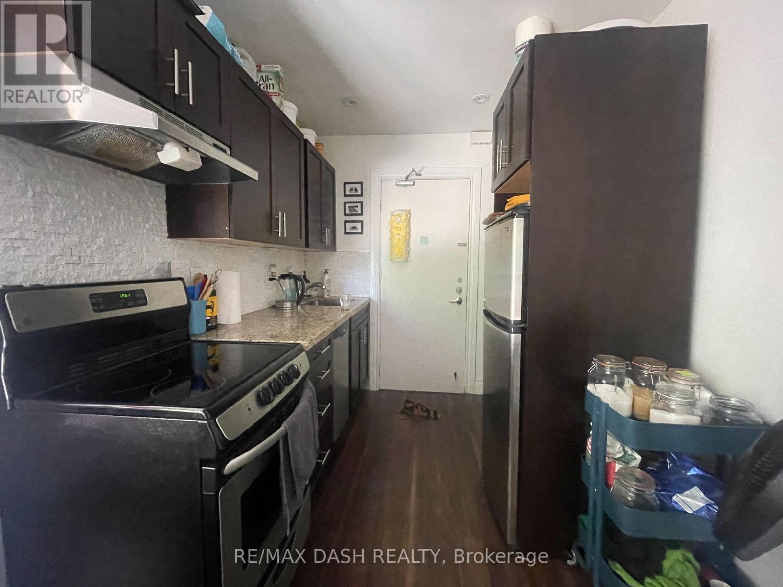 202 - 141 Admiral Road, Toronto, Ontario  M5R 2L7 - Photo 3 - C12651790