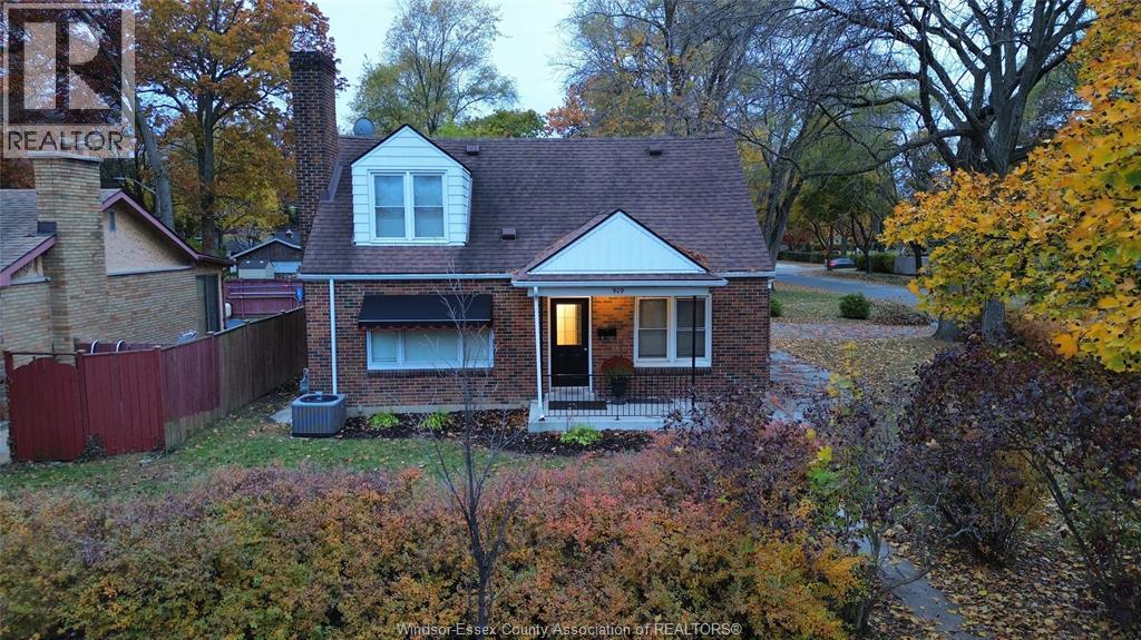 MLS# 25030996: 909 Monmouth, Windsor, Canada