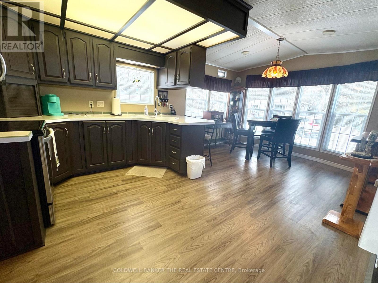 70 Topaz Street, Wasaga Beach, Ontario  L9Z 1X7 - Photo 10 - S12651794