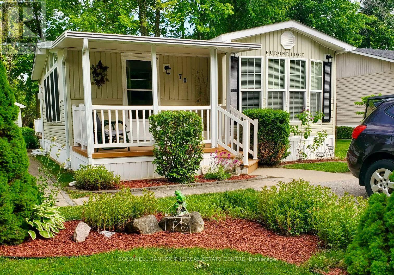 70 Topaz Street, Wasaga Beach, Ontario  L9Z 1X7 - Photo 2 - S12651794