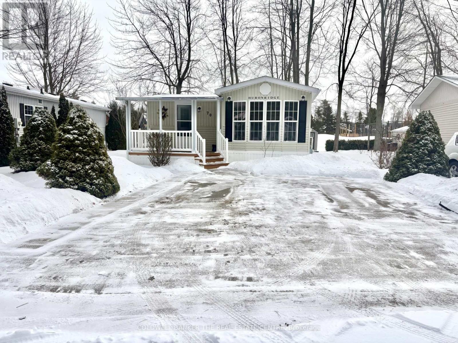 70 Topaz Street, Wasaga Beach, Ontario  L9Z 1X7 - Photo 3 - S12651794