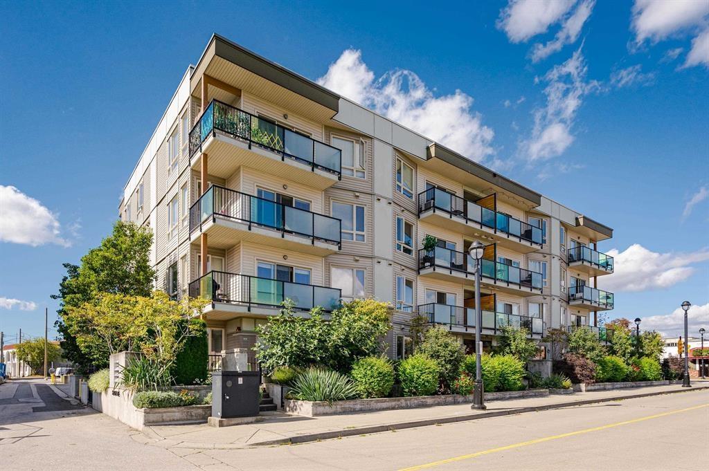 202 20460 DOUGLAS CRESCENT, Langley, British Columbia