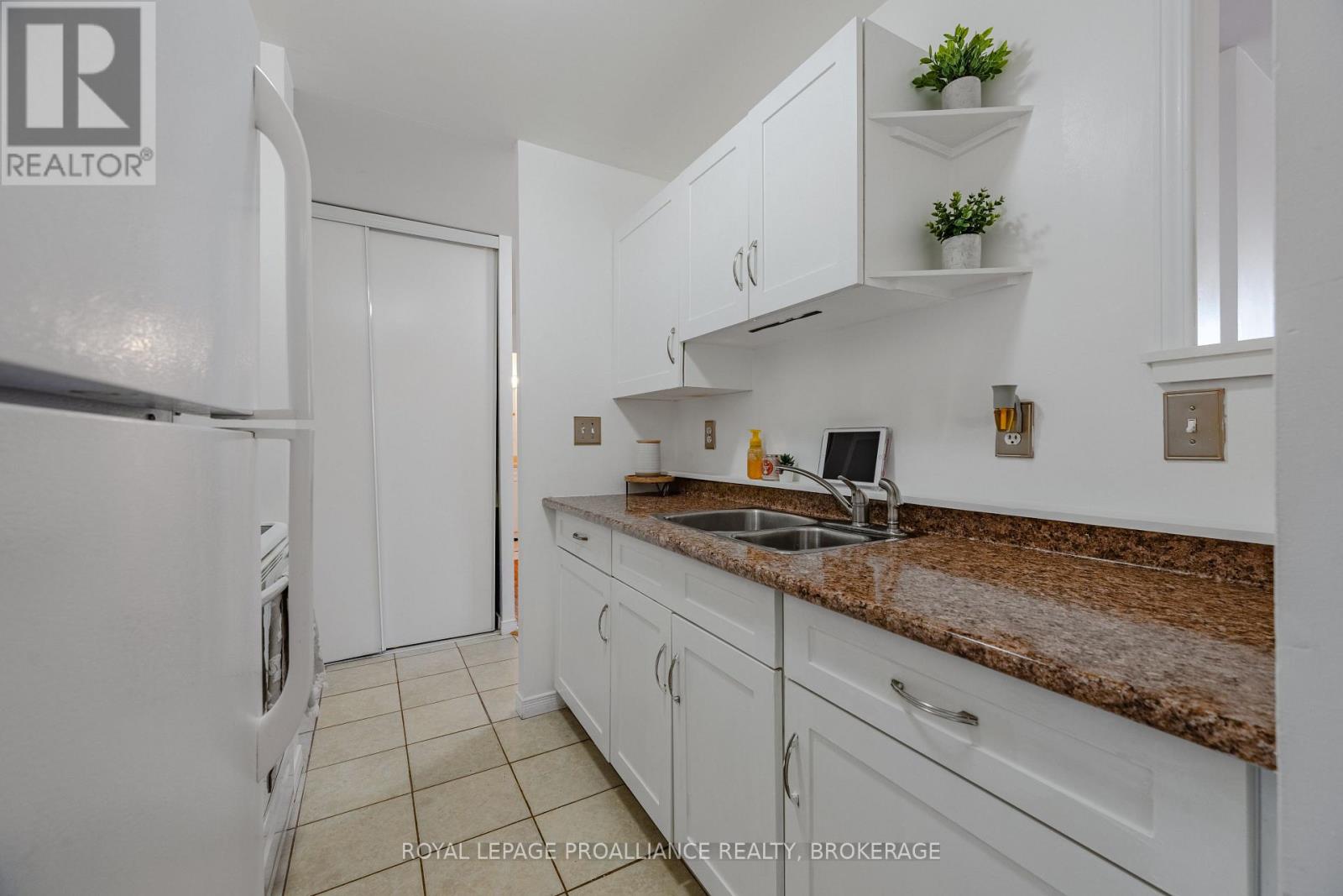 510 - 17 Eldon Hall Place, Kingston, Ontario  K7M 7H5 - Photo 8 - X12651882