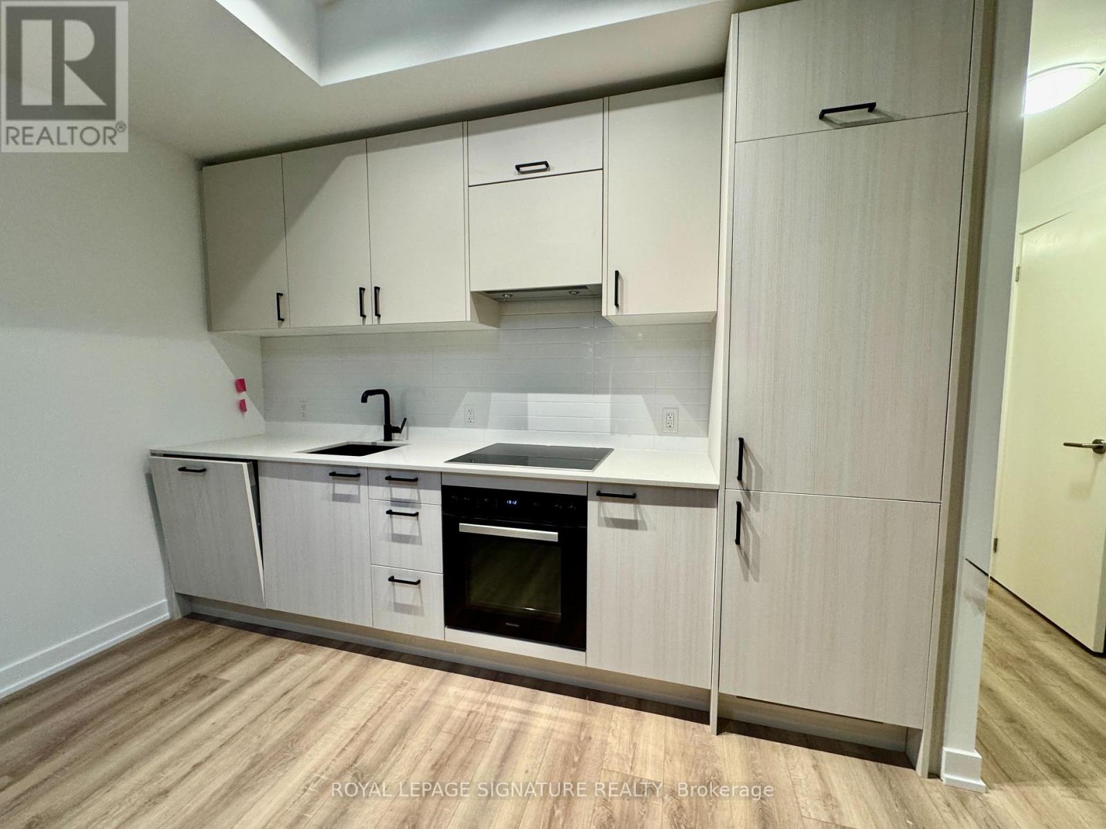 920 - 1 Quarrington Lane, Toronto, Ontario  M3C 0S4 - Photo 4 - C12651868