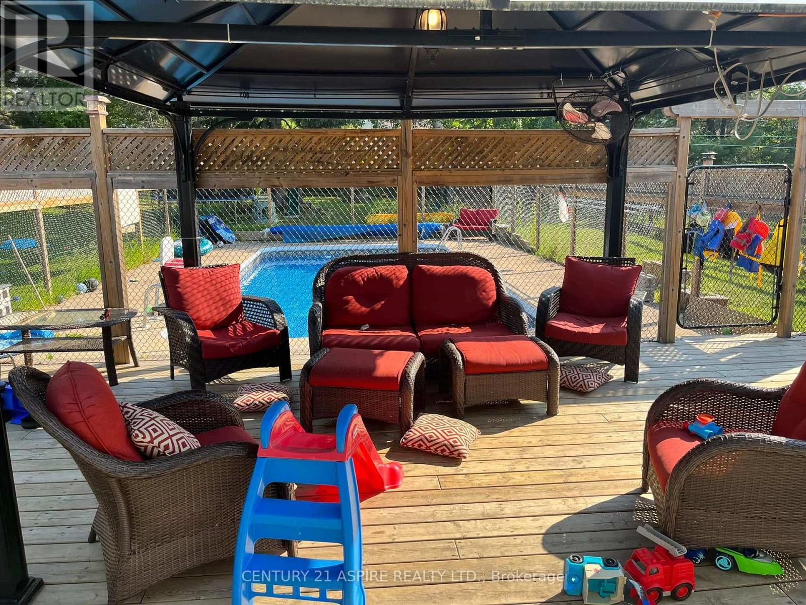 9 James Street, Petawawa, Ontario  K8H 3B4 - Photo 9 - X12642430