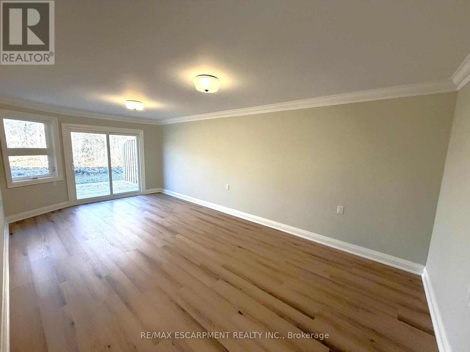 26 Szollosy Circle, Hamilton, Ontario  L9B 1T8 - Photo 3 - X12435280