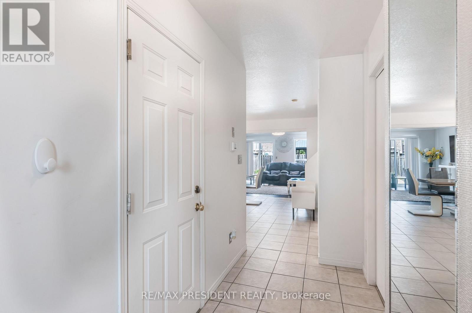 31 Chester Drive N, Cambridge, Ontario  N1T 2C4 - Photo 7 - X12435732