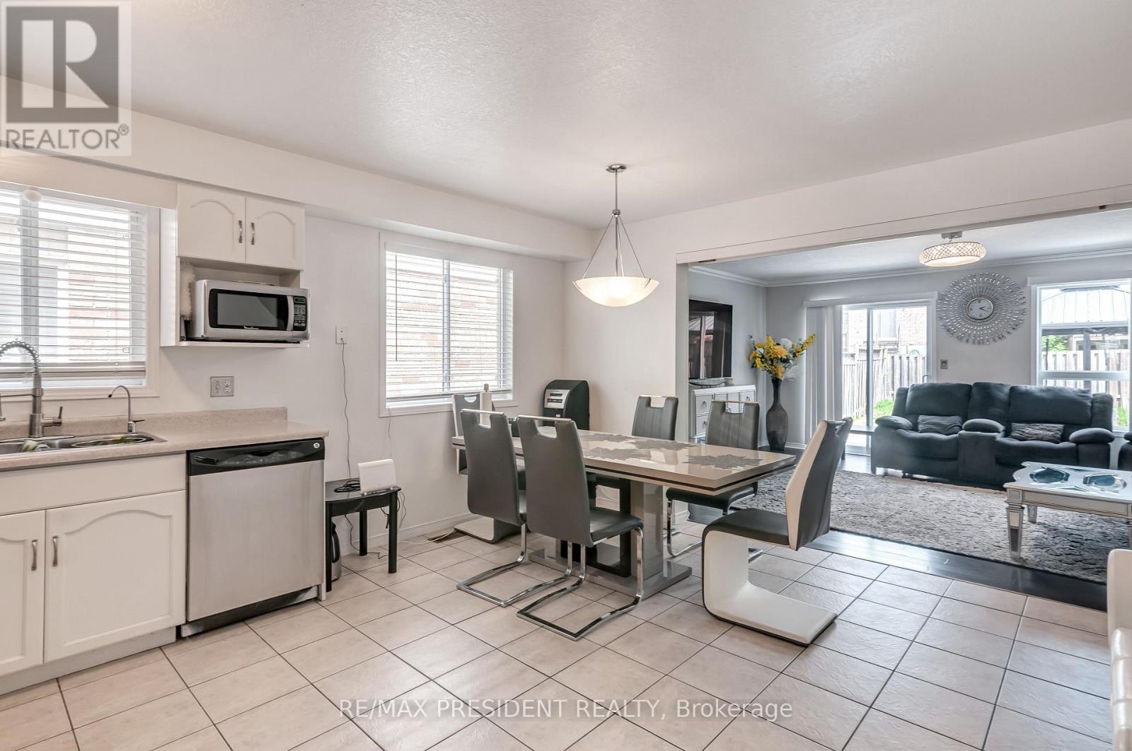 31 Chester Drive N, Cambridge, Ontario  N1T 2C4 - Photo 11 - X12435732